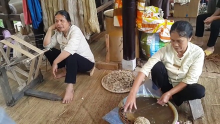 weaving Nam Cao